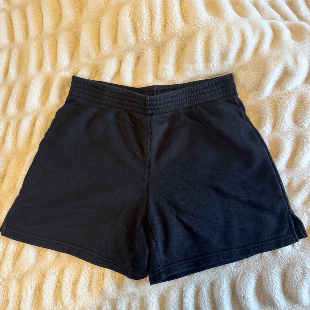 Aritzia TNA Airy Women's Black Fleece Shorts